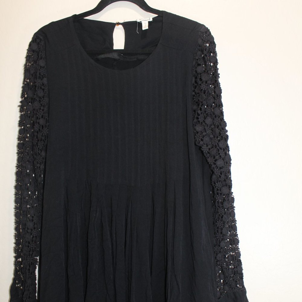 Mo:Vint New York Black Dress with Crochet Sleeves size L